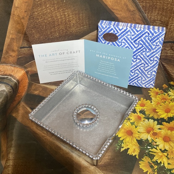 🆕 Mariposa Elegant Dessert Napkin Holder - Picture 5 of 5